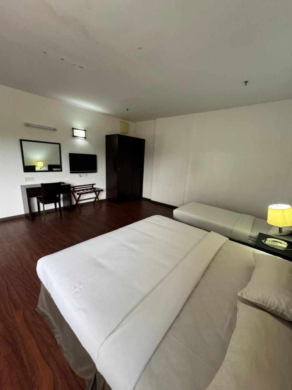Hotel Pandan Johor Bahru Esterno foto
